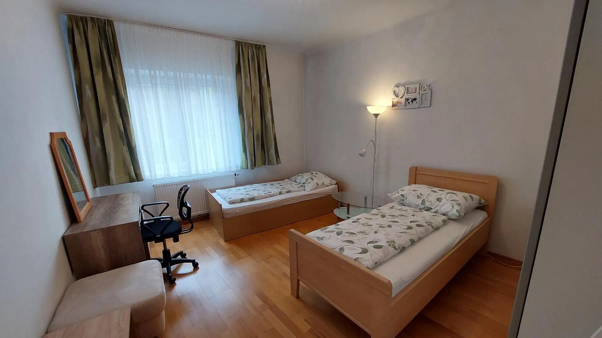 Wohnung Simmering Neben U&S-Bahn Vienna Apartment